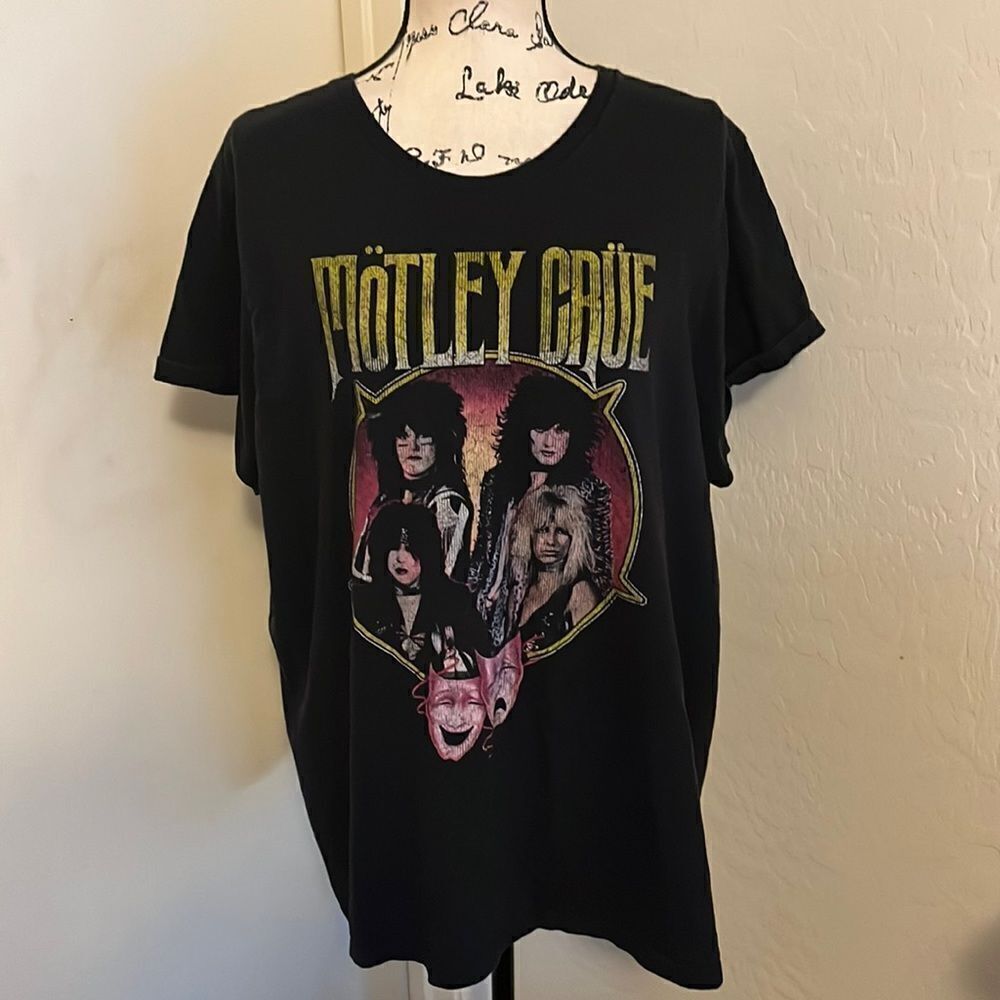 Motley Crue Distressed Black Graphic Shirt